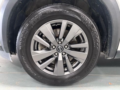 Used 2025 Nissan Pathfinder SV AWD/4WD image 11