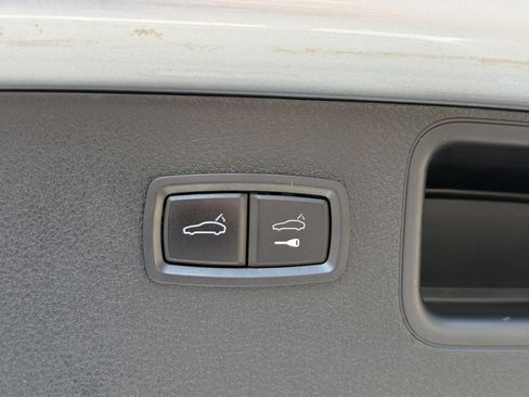 Certified 2018 Porsche Macan AWD/4WD image 15