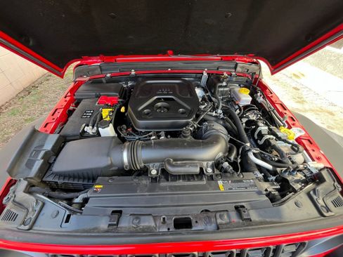 Used 2025 Jeep Wrangler Sport S image 31