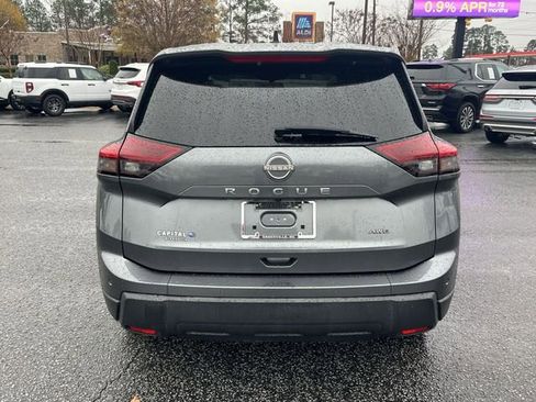 Used 2024 Nissan Rogue S image 10