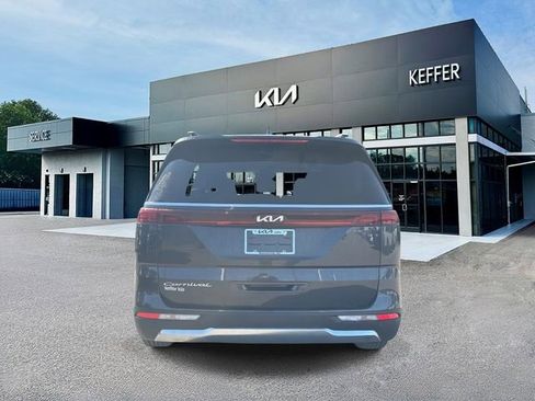 Used 2022 Kia Carnival SX image 7