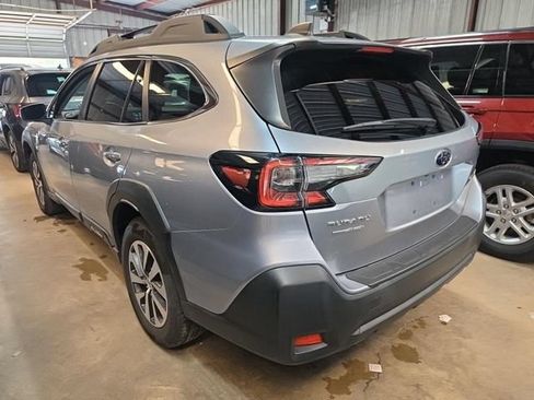 Used 2024 Subaru Outback Premium AWD/4WD image 9