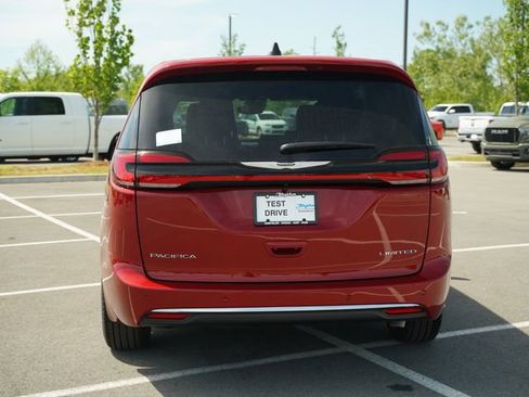 New 2026 Chrysler Pacifica Limited image 6