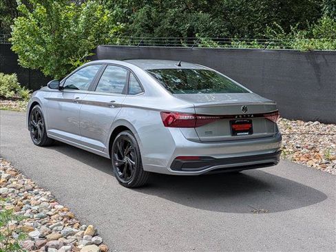 Certified 2025 Volkswagen Jetta SE w/ Sunroof Package FWD image 3