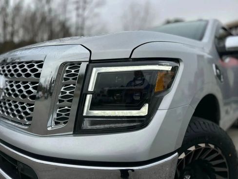 Used 2017 Nissan Titan SL image 5