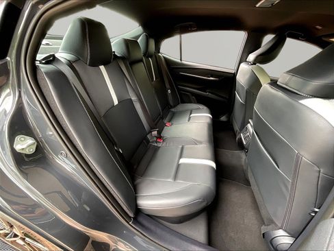 Used 2025 Toyota Camry SE w/ Convenience Package FWD image 25