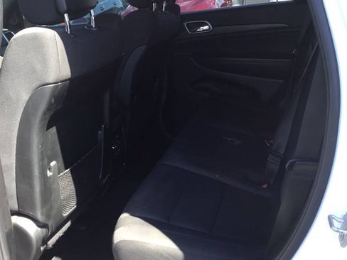 Used 2019 Jeep Grand Cherokee Laredo AWD/4WD image 11