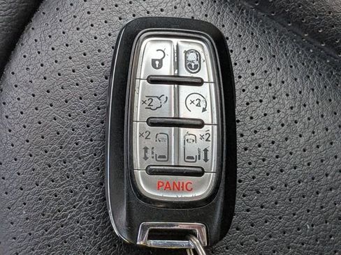 Used 2021 Chrysler Pacifica Touring-L w/ Uconnect Theater Family Group image 33