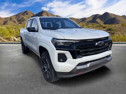 Certified 2024 Chevrolet Colorado Z71 w/ Z71 Convenience Package 2 AWD/4WD image 3