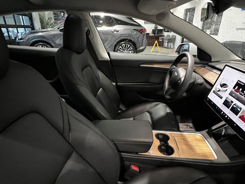 Used 2023 Tesla Model 3 Standard Range image 39