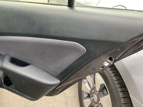 Used 2021 Toyota Prius Prime XLE FWD image 18