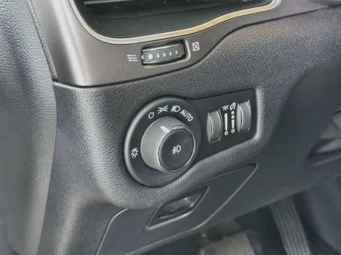 Used 2020 Jeep Cherokee Latitude Plus FWD image 13
