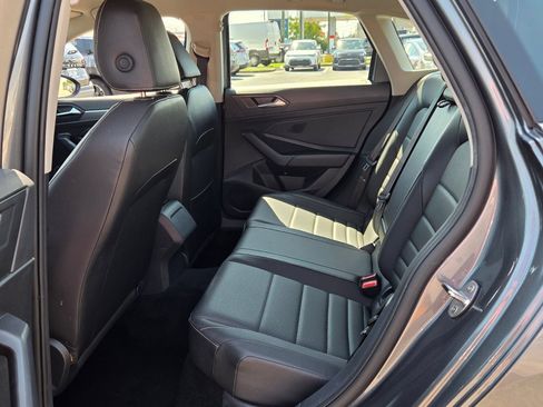 Used 2024 Volkswagen Jetta SE FWD image 6