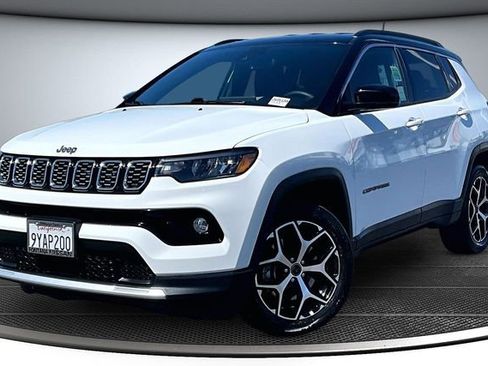 Used 2025 Jeep Compass Limited AWD/4WD image 3