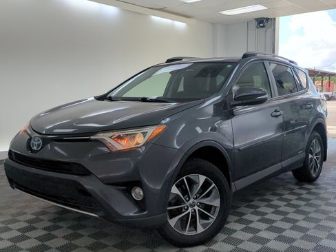 Used 2018 Toyota RAV4 XLE w/ Convenience Package AWD/4WD image 1
