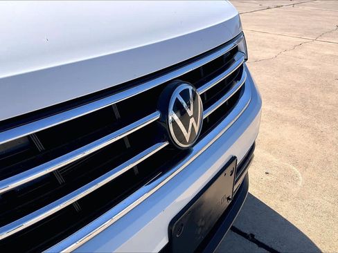 Used 2024 Volkswagen Tiguan SE AWD/4WD image 63