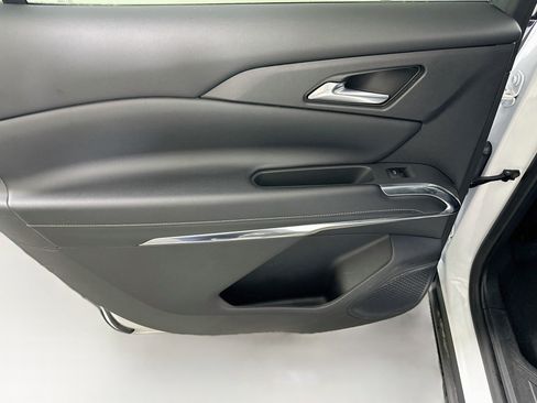 Used 2026 Chevrolet Traverse LT FWD image 25