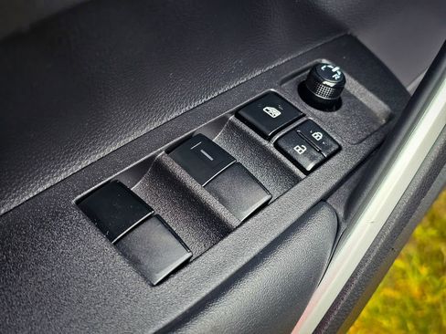 Used 2024 Toyota Corolla Cross AWD Hybrid image 11