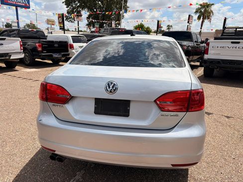 Used 2011 Volkswagen Jetta SEL FWD image 10