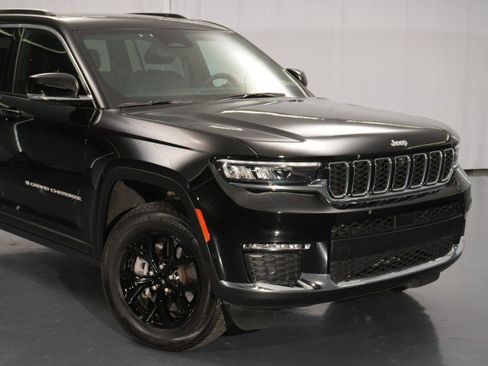 Used 2025 Jeep Grand Cherokee L Limited w/ Luxury Tech Group II image 12