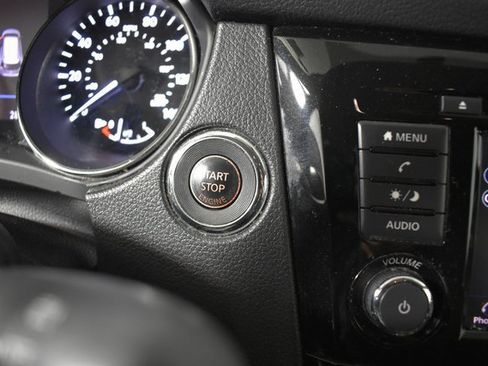 Used 2018 Nissan Rogue SV image 18