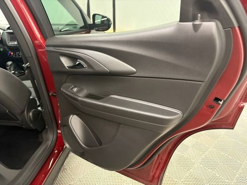 Used 2023 Chevrolet TrailBlazer RS FWD image 17