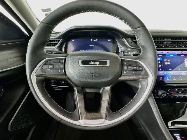 Used 2023 Jeep Grand Cherokee L Limited w/ Luxury Tech Group II AWD/4WD image 15