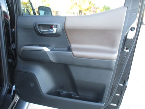 Used 2023 Toyota Tacoma Limited image 21