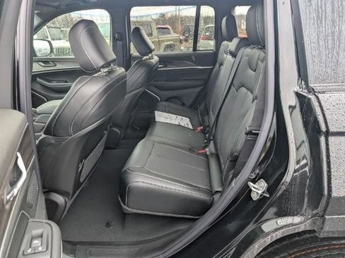 New 2026 Jeep Grand Cherokee Limited image 9