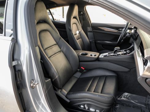 Used 2018 Porsche Panamera image 32
