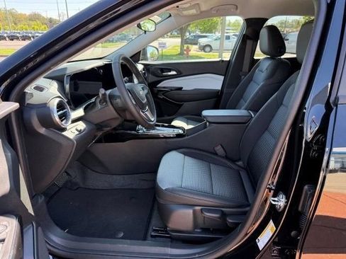 New 2026 Chevrolet Trax LT w/ LT Convenience Package FWD image 11