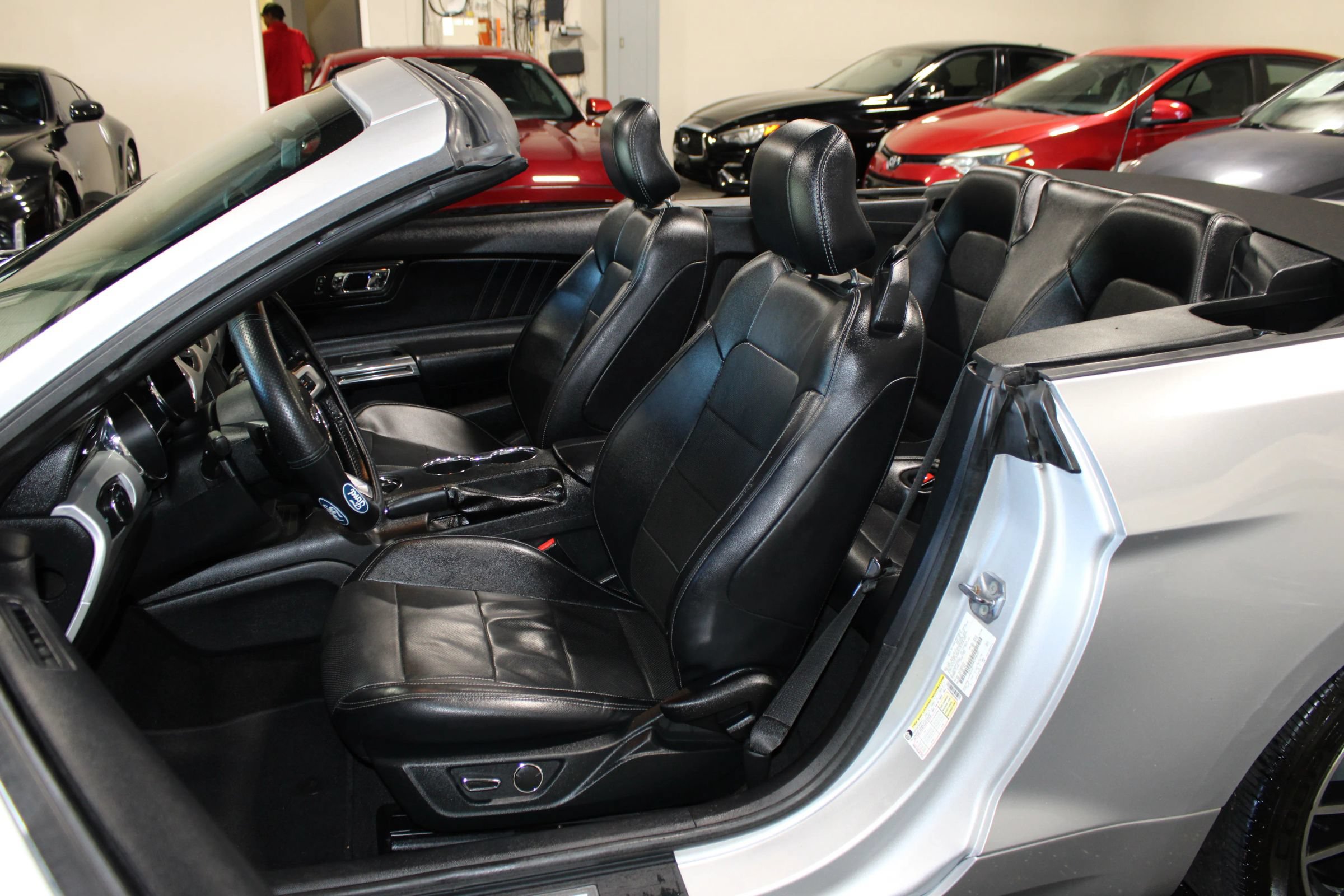 Used 2016 Ford Mustang Convertible RWD image 33