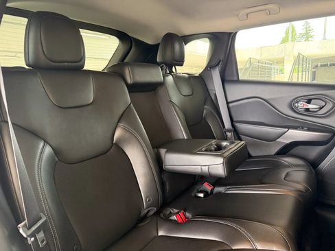 Used 2019 Jeep Cherokee Latitude Plus w/ Comfort/Convenience Group AWD/4WD image 21