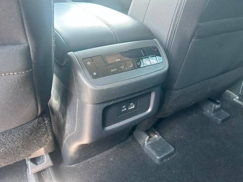 Used 2024 Nissan Pathfinder SV AWD/4WD image 17