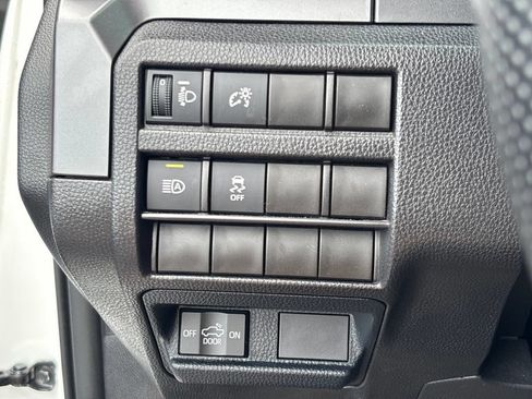 Used 2025 Toyota Tacoma SR5 AWD/4WD image 25