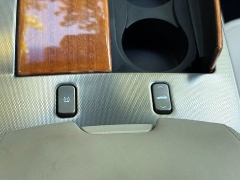 Used 2006 Cadillac XLR RWD image 21