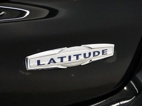 Used 2023 Jeep Compass Latitude image 13
