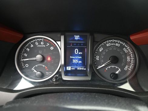 Used 2020 Toyota Tacoma TRD Sport w/ Technology Package AWD/4WD image 18