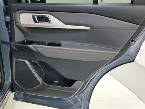 Used 2025 Ford Explorer Active RWD image 35