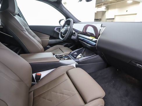 Used 2025 BMW X3 xDrive30i w/ Premium Package image 31