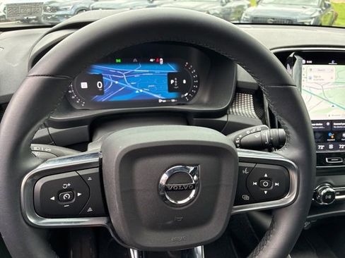 Used 2023 Volvo XC40 B5 Plus w/ Climate Package AWD/4WD image 17
