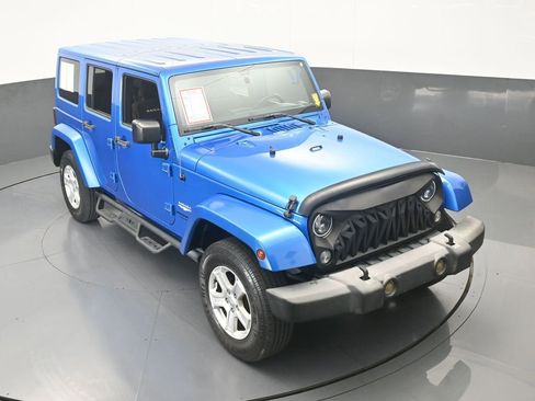 Used 2015 Jeep Wrangler Unlimited Sahara w/ Dual Top Group image 46