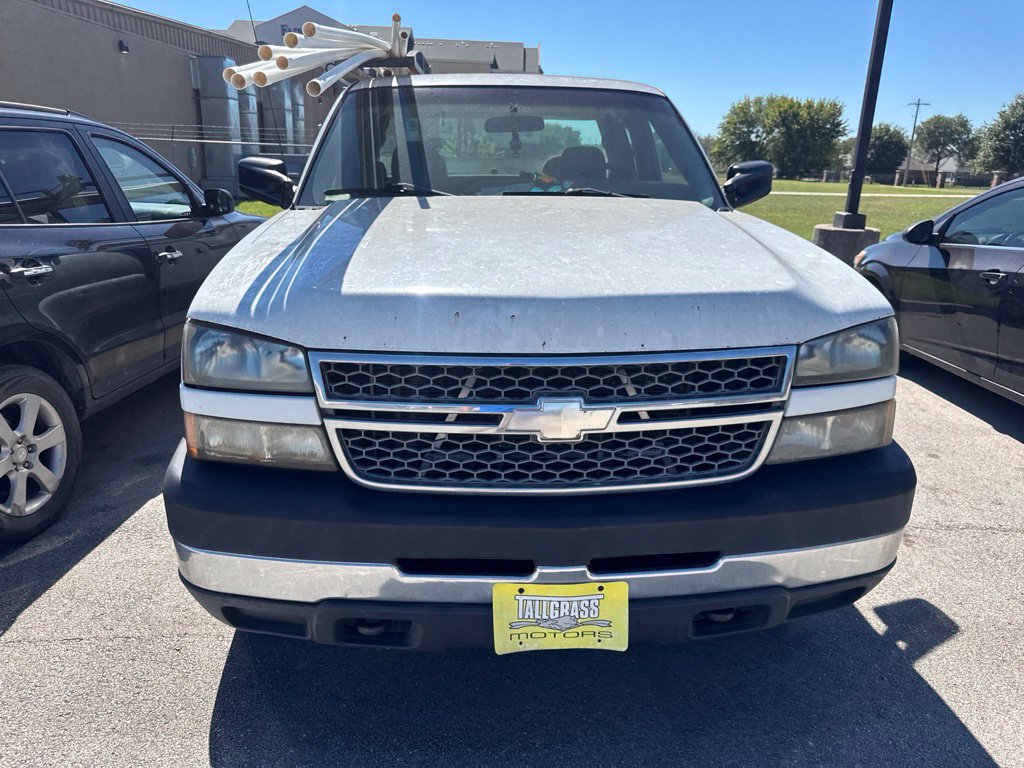 Used 2005 Chevrolet Silverado 2500 W/T w/ Skid Plate Package AWD/4WD image 2