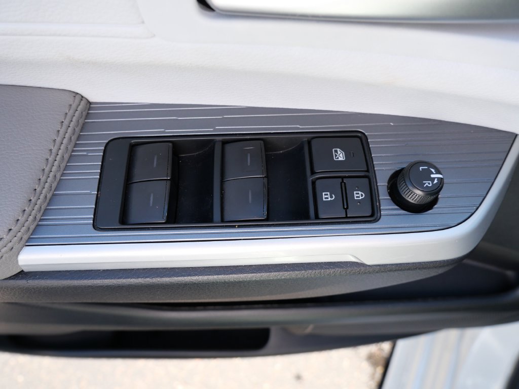 Certified 2026 Toyota Sienna XLE FWD image 16
