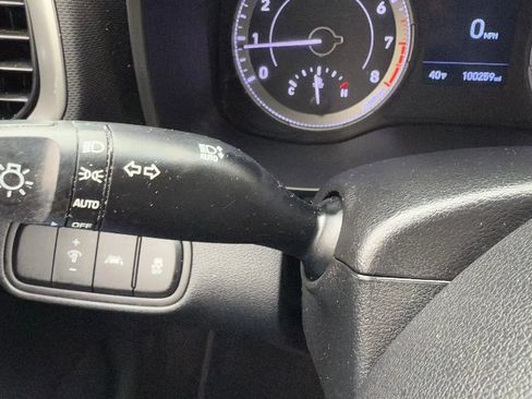 Used 2021 Hyundai Venue SEL image 14