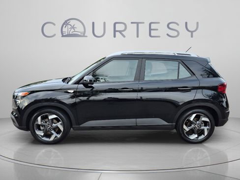 Used 2023 Hyundai Venue SEL w/ Cargo Package FWD image 2