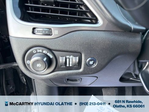 Used 2019 Jeep Cherokee Overland AWD/4WD image 27