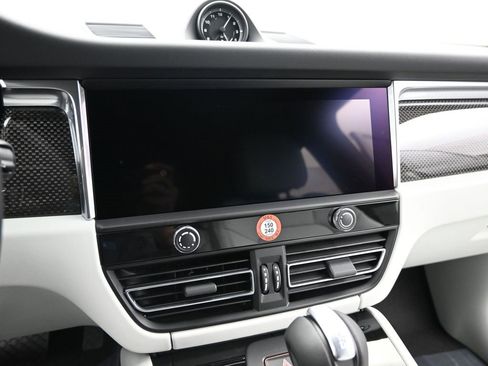 New 2026 Porsche Macan image 26