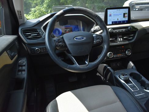 Used 2021 Ford Escape Titanium w/ Titanium Elite Package AWD/4WD image 18