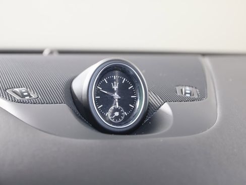 Used 2018 Maserati Levante GranSport image 37